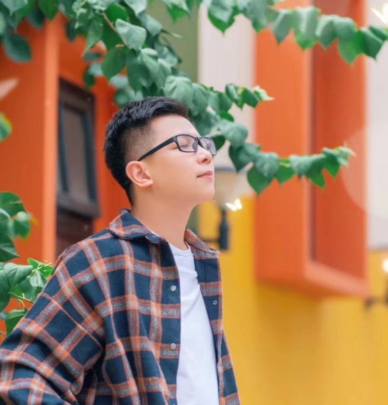 版本之子的第一张照片--广西闪婚服务中心